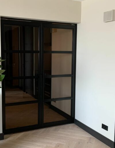 Dubbele taatsdeur, Skygate Classic Nº4, RAL9005, bruin getint glas