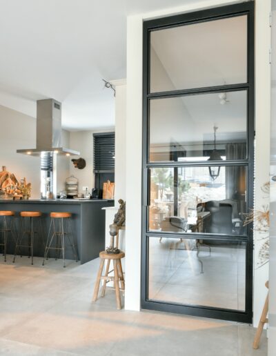 Zwarte stalen deur enkele taatsdeur