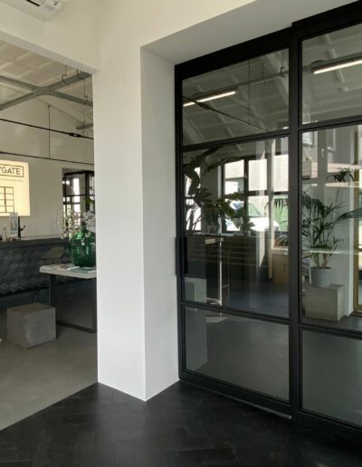 Schuifpui Nº 6 met grijs getint glas