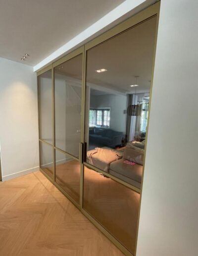 Stalen schuifpui in goud