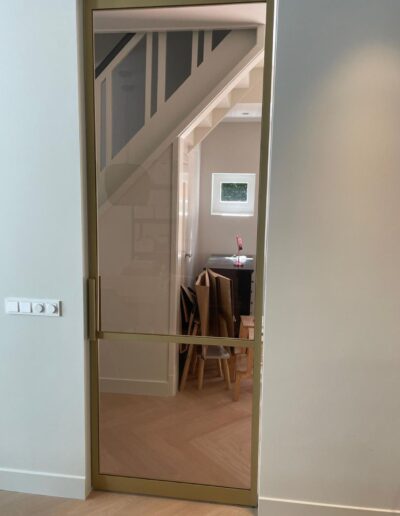 Enkele gouden deur in luxe interieur - model Nº2