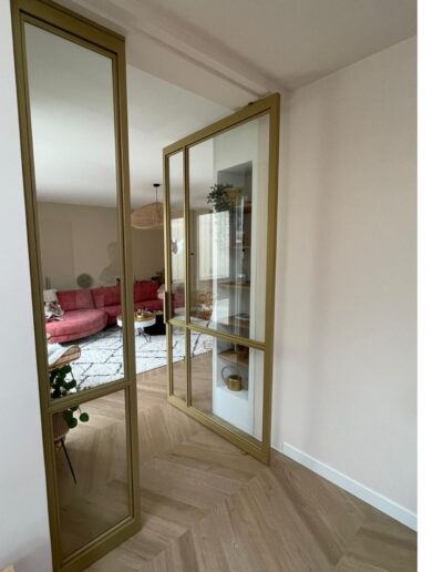 Stalen deuren in gouden afwerking