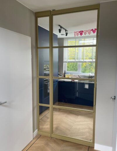 Gouden deur in de keuken