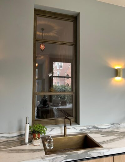 Enkele stalen deur in Edel Messing