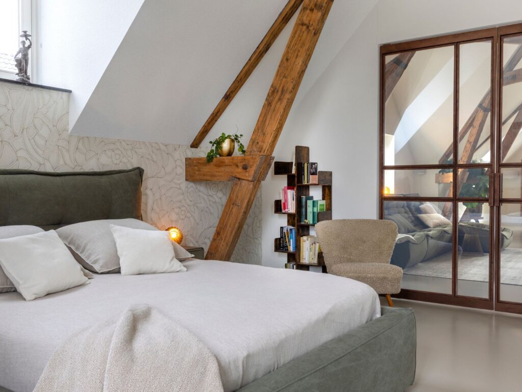 slaapkamer interieur met stalen binnendeuren en dimbaar glas skygate