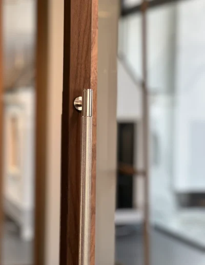 Stalen deur met notenhout look