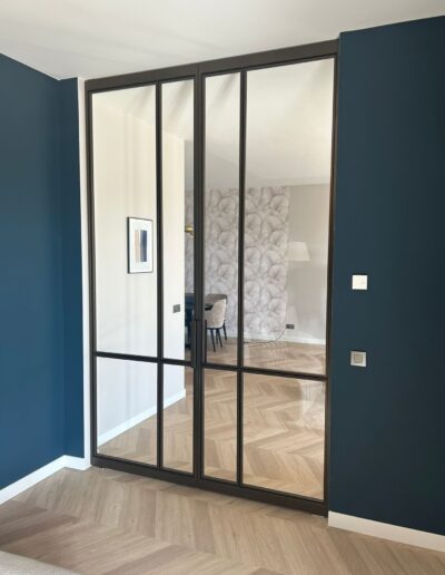 Metallic brown van Skygate