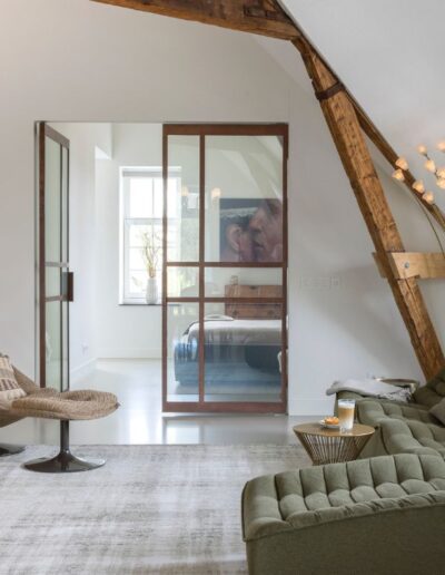 Skygate stalen taatsdeur in koper afwerking uit de Edel collectie, maatwerkdesign met luxe uitstraling.