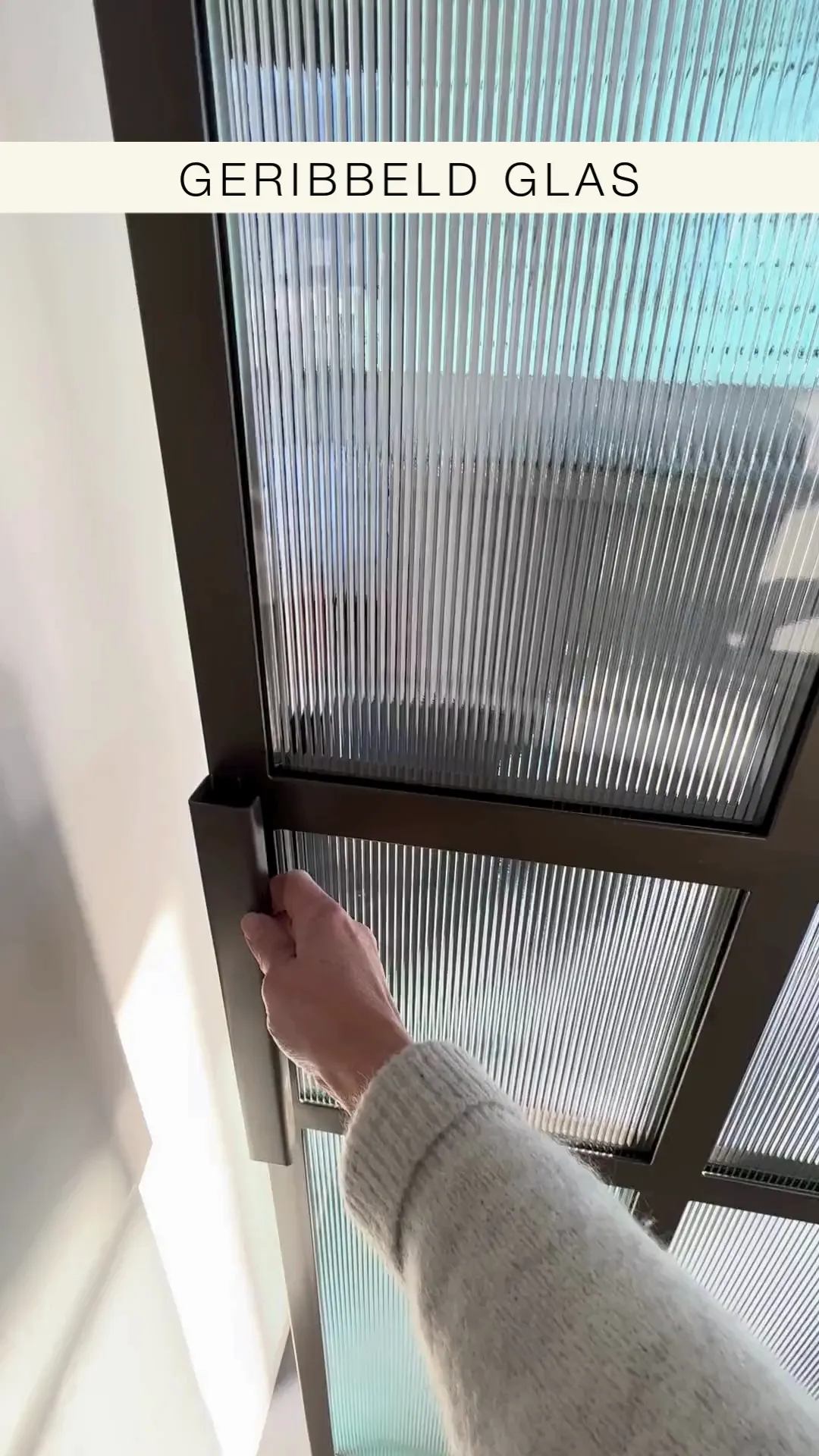 Stalen deur met ribbelglas