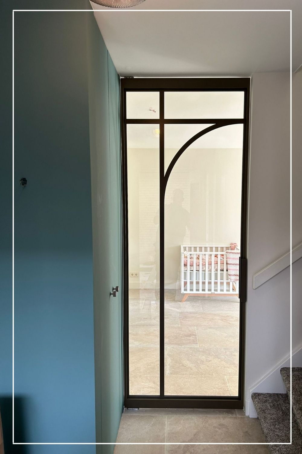 Op maat gemaakte stalen deuren met uniek glasdesign
