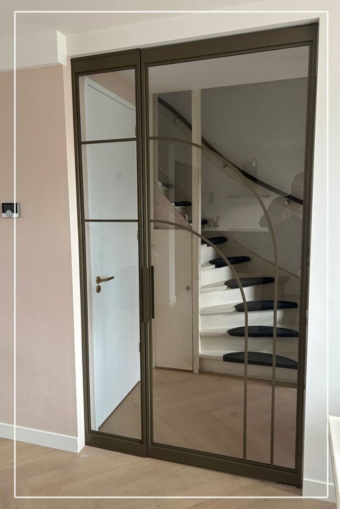 Maatwerk metallic brown stalen taatsdeuren van Skygate Flow model 11