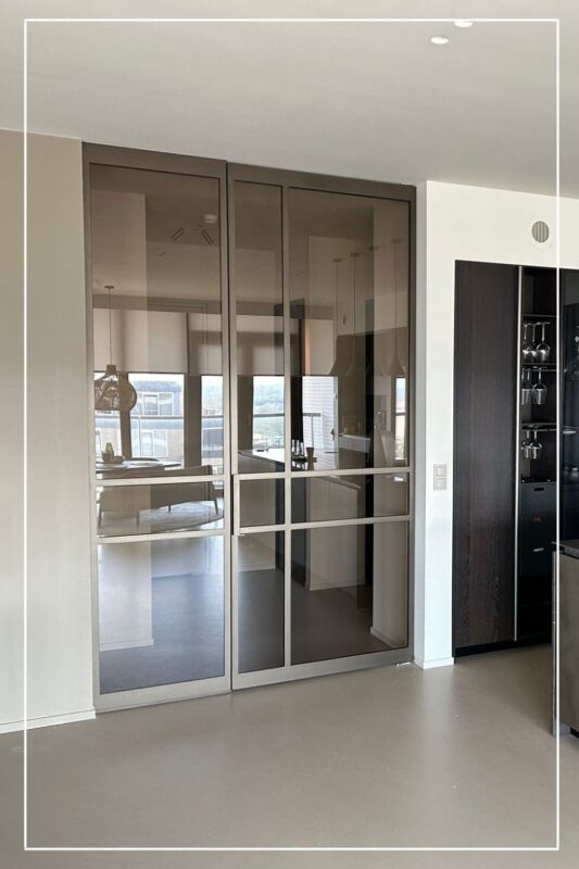 skygate-maatwerk-metallic -stalen-taatsdeuren-luxewonen