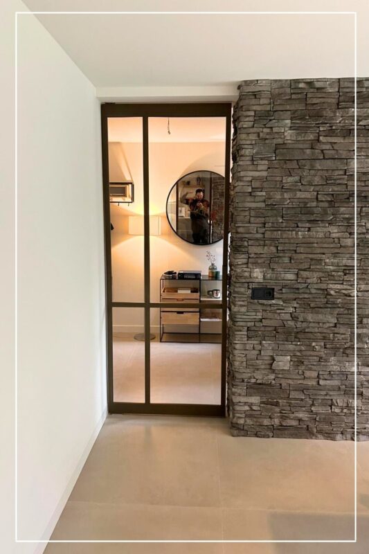skygate-maatwerk-stalen-deur-hal-woonkamer