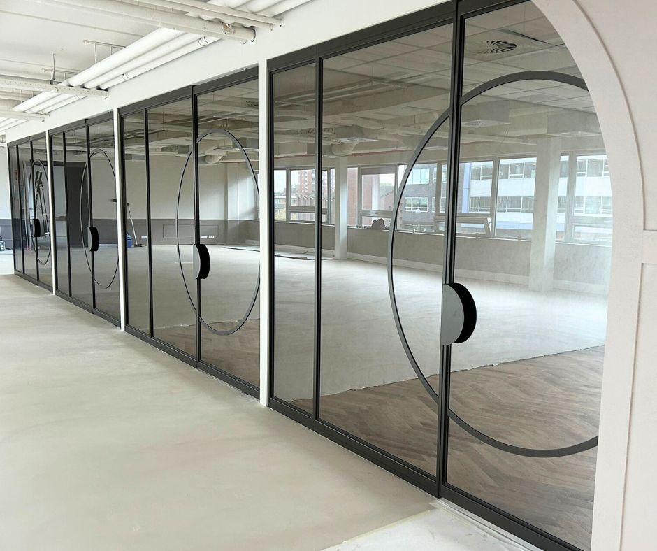 Detail Metallic Brown stalen profiel – Skygate -kantoor Amsterdam.