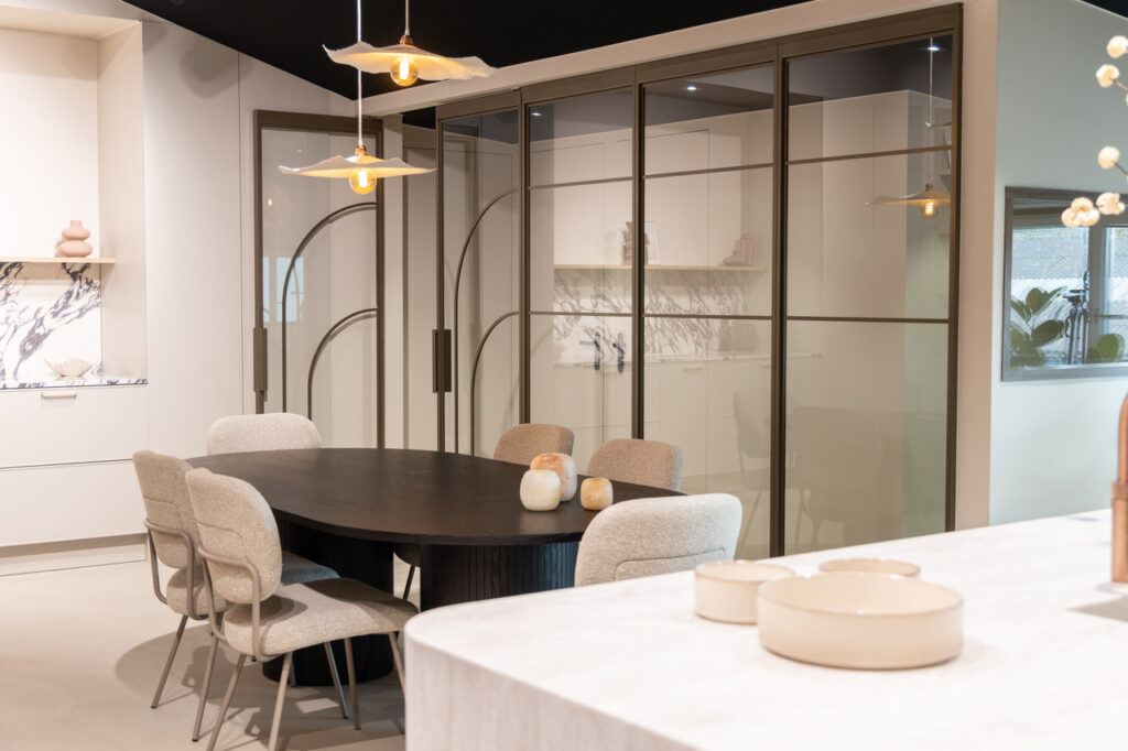 skygate stalen wand brons helder glas bogen stalen deuren met glas op maat