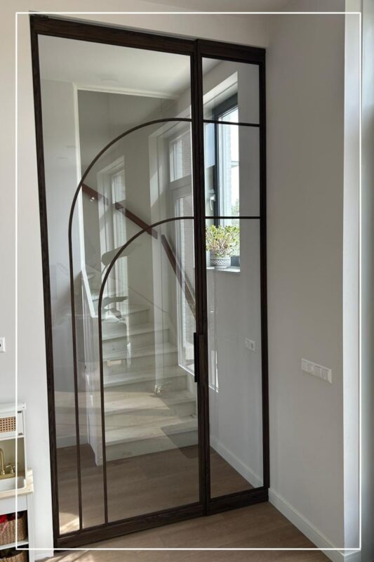 Skygate Flow taatsdeur met notenhout houtlook