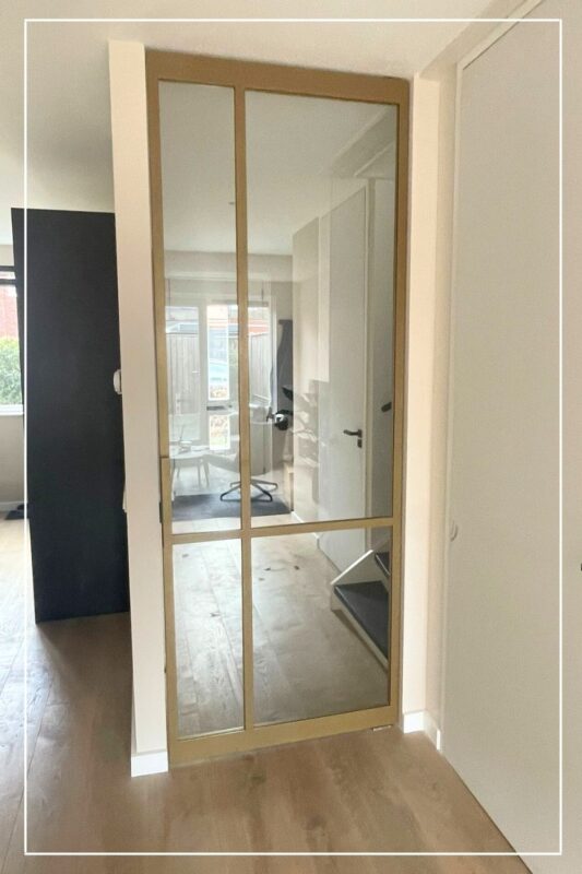 Skygate – Classic design enkele taatsdeur in Metallic Goud als halafsluiting