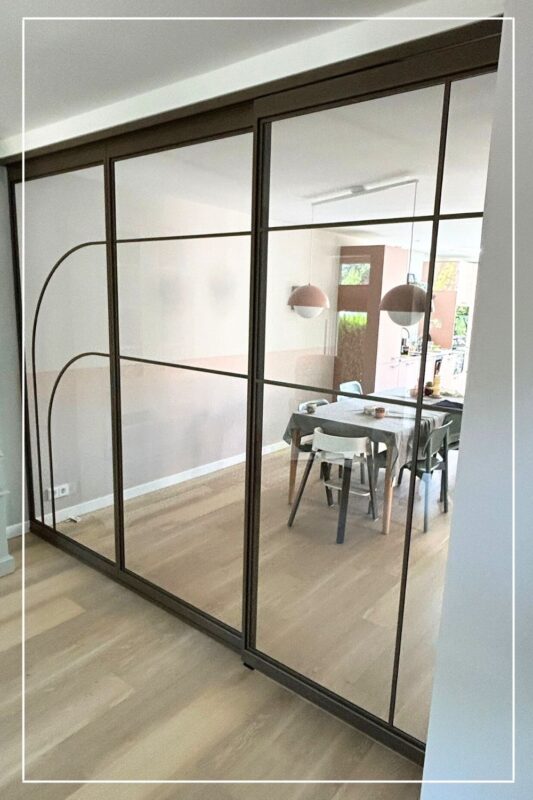Skygate Flow – schuifpui als elegante scheiding in de woonkamer