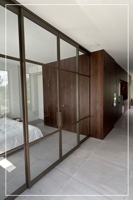 Skygate – metallic brown schuifpui voor slaapkamer