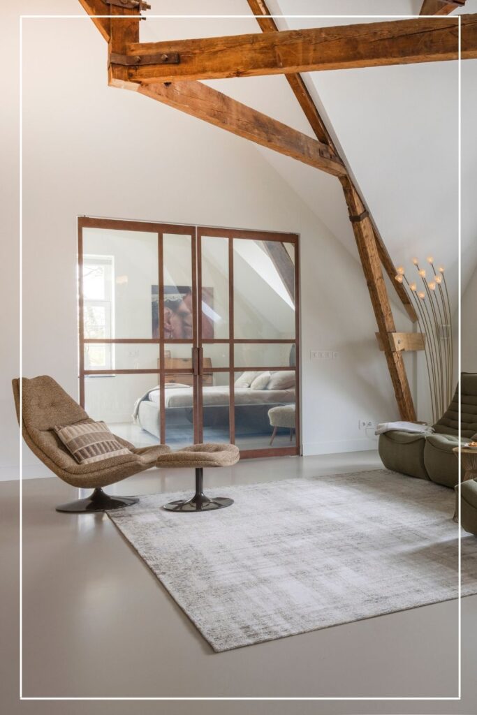 Skygate stalen deur in edel koper afwerking, maatwerk binnendeur tussen woonkamer en slaapkamer.