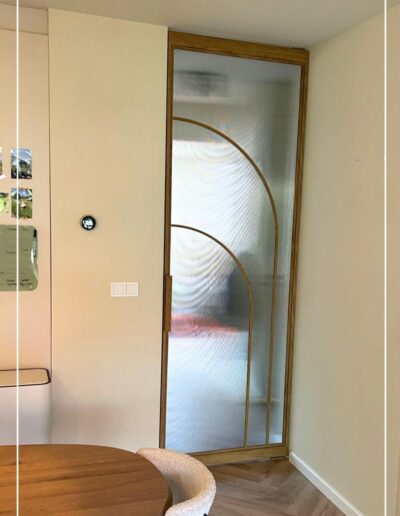 Eiken houtlook taatsdeur in minimalistisch Flow design