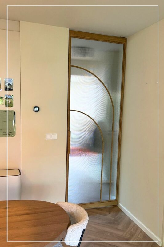 Eiken houtlook taatsdeur in minimalistisch Flow design