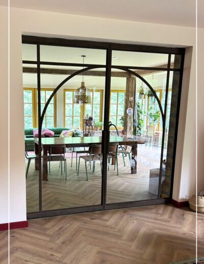 Skygate stalen binnendeur in noten houtlook met dubbele taatsdeuren