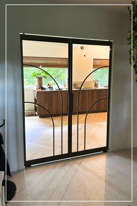 Skygate Flow – dubbele taatsdeur tussen keuken en woonkamer