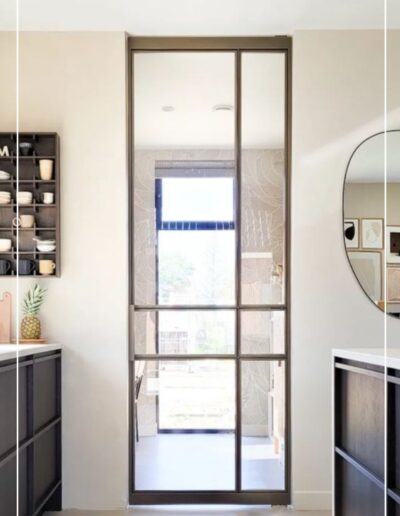 Skygate Classic taatsdeur in Metallic Bonded Bronze, maatwerk uitvoering voor de keuken.