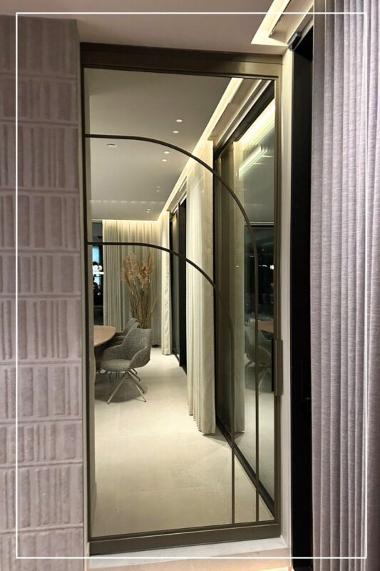 Skygate – Flow enkele schuifdeur in Metallic Bonded Brons, maatwerk design