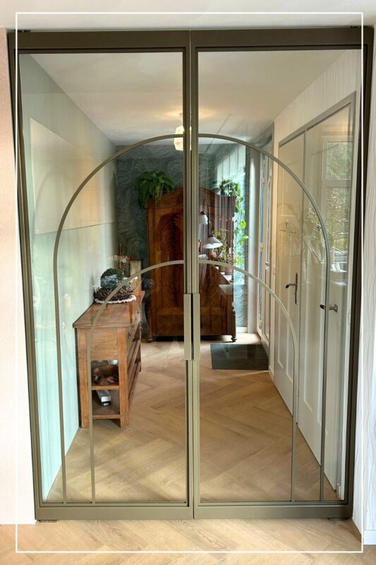 Skygate Flow – symmetrische dubbele taatsdeuren in de gang