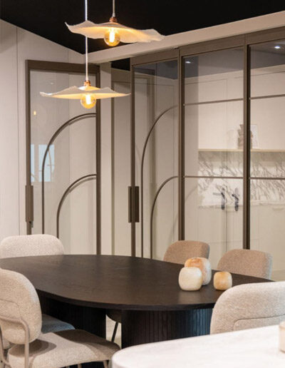 Skygate Flow taatsdeuren met zijpanelen in Metallic Bonded Bronze afwerking – maatwerk stalen taatsdeur met glas