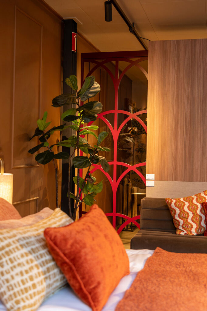 Skygate maatwerk stalen deuren in hotelkameropstelling tijdens Hospitality Design Days – design stalen wand en deuren met glas