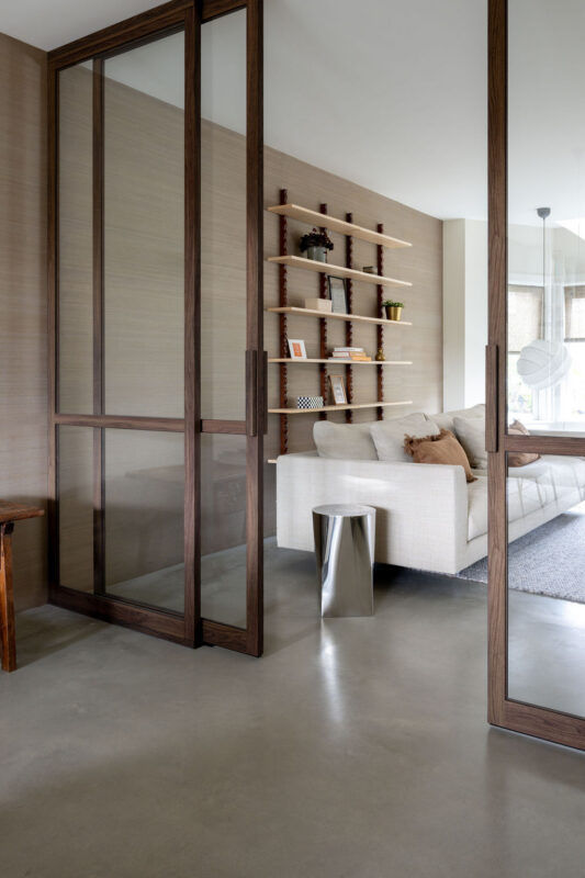 Skygate stalen schuifdeuren met vaste panelen in houtlook – Utrecht