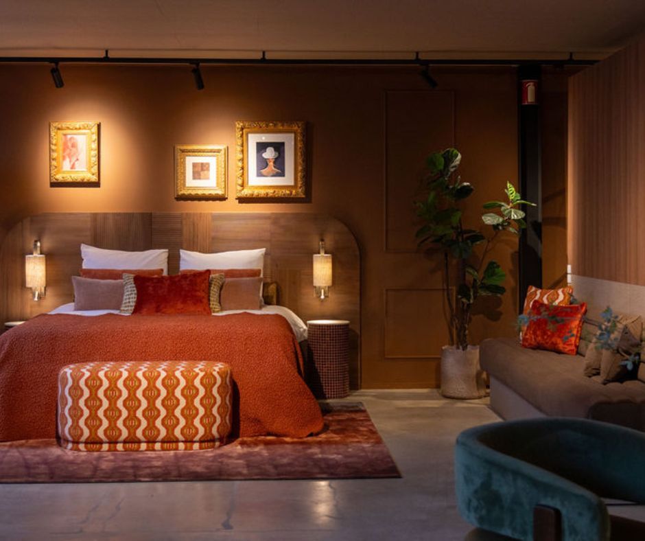 Detail van geribbeld glas in Skygate taatsdeur met metallic brons afwerking