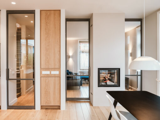 3 meter hoge stalen taatsdeuren – Skygate project in het Gooi