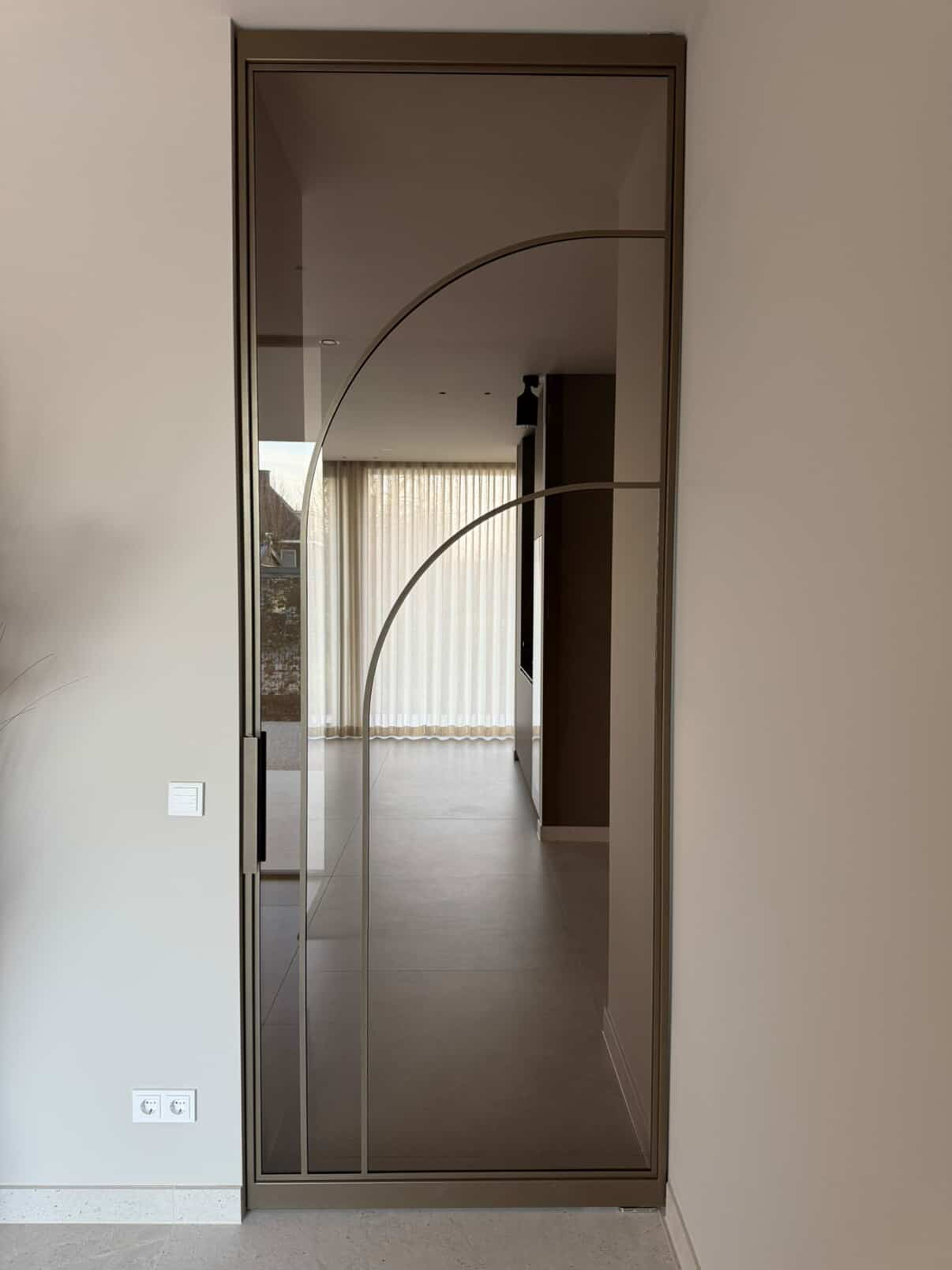 Houtlook stalen schuifdeuren