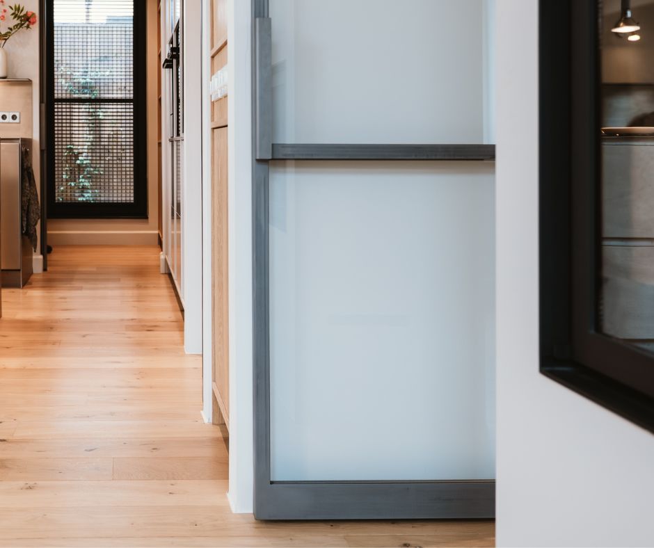 Houtlook stalen schuifdeuren