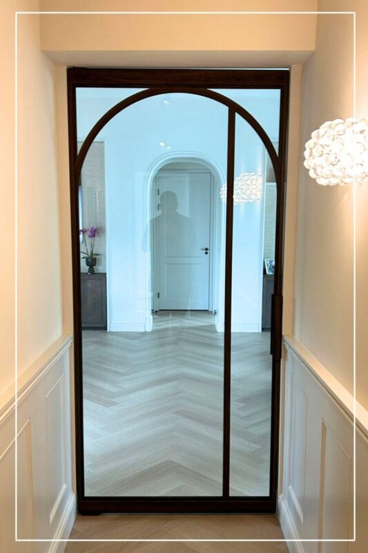 Luxe maatwerk stalen deur met eigen ontwerp voor interieur