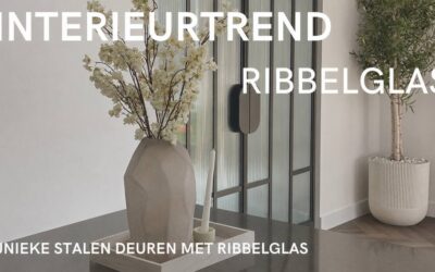 Binnenkijken: 4 interieurs met stalen deuren met ribbelglas