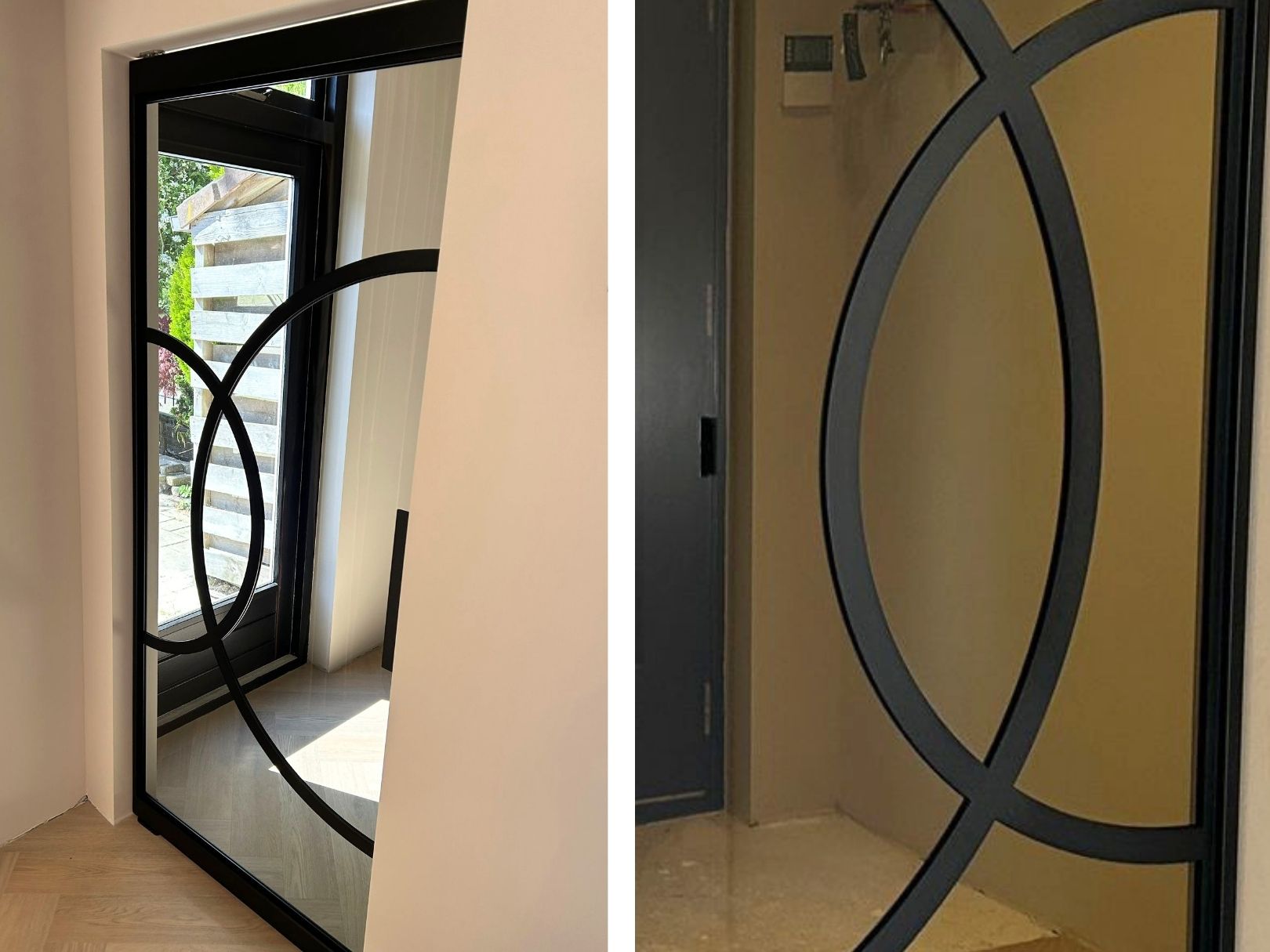 Stalen taatsdeur met ribbelglas en ronde vormen in houtlook interieur